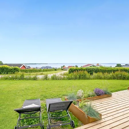 Gorgeous In With Kitchen Feriehus *