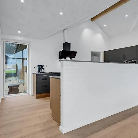 Gorgeous In With Kitchen Feriehus