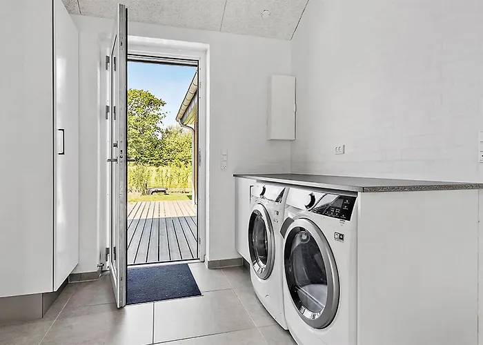 Semesterbostad Gorgeous In With Kitchen Sjolund