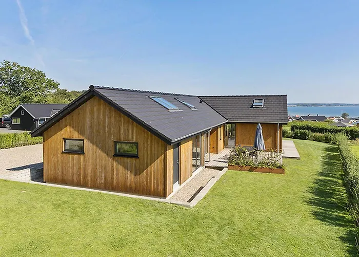 Semesterbostad Gorgeous In With Kitchen